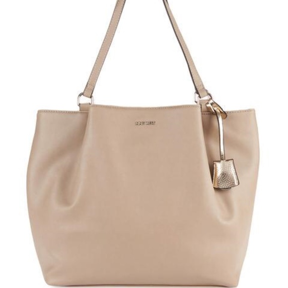 nine west totes